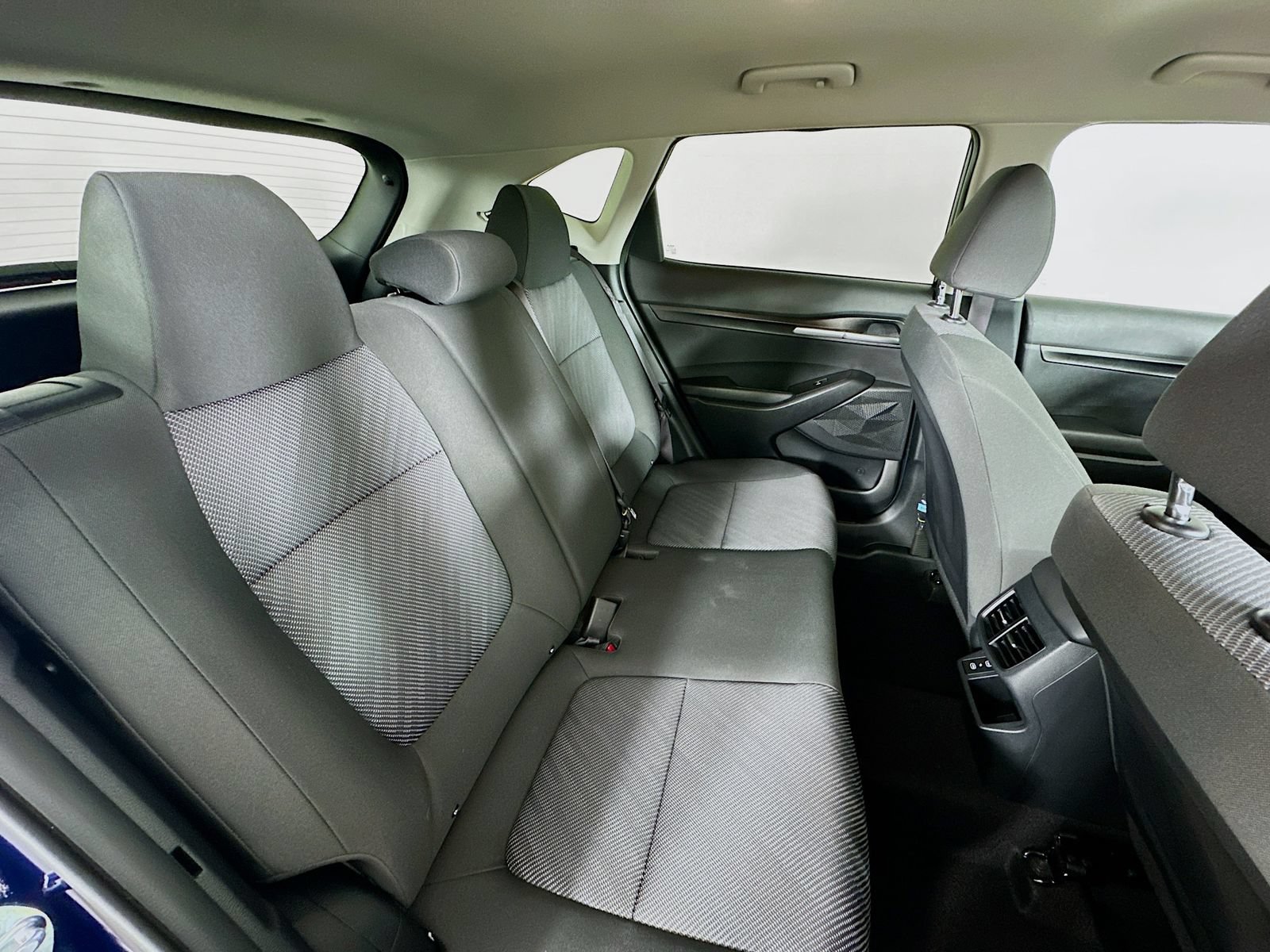 Used 2025 Kia Seltos LX AWD/4WD image 33