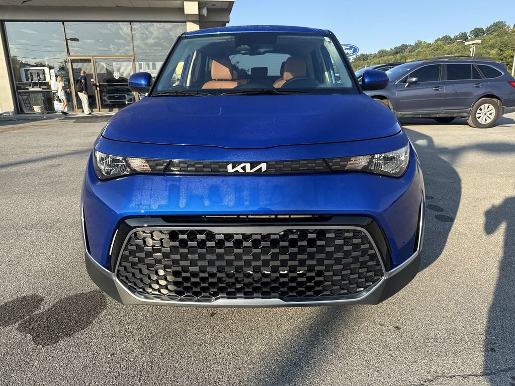 Used 2024 Kia Soul EX w/ Option Group 015 FWD image 2