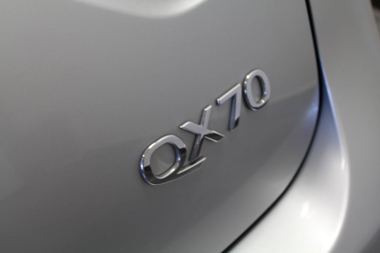 Used 2017 INFINITI QX70 AWD w/ Premium Package image 32