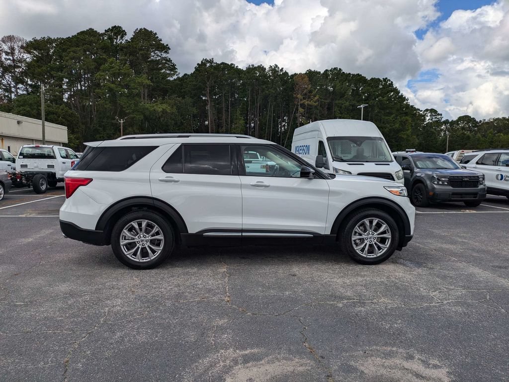 Used 2024 Ford Explorer Limited RWD image 3