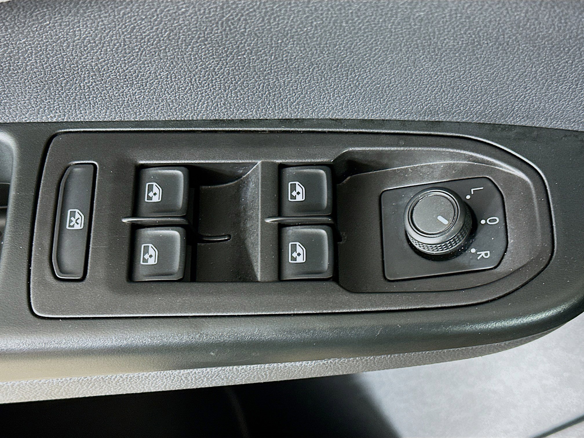 Used 2024 Volkswagen Taos S image 15