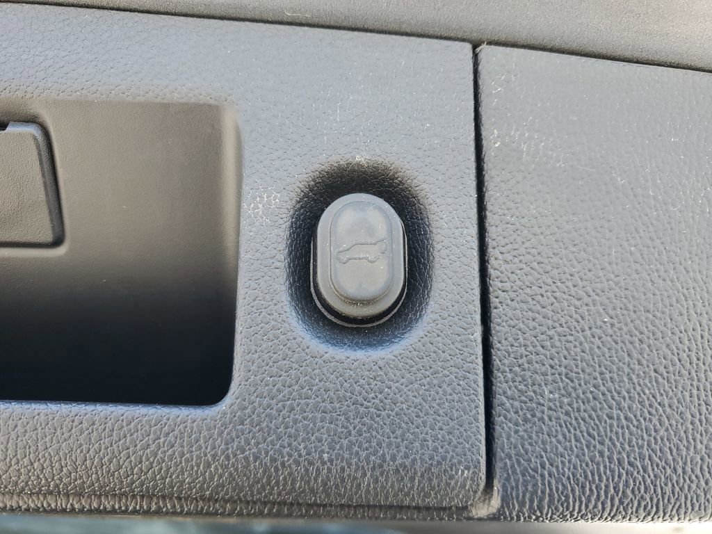 Used 2020 GMC Yukon XL SLE w/ SLE Value Package image 31