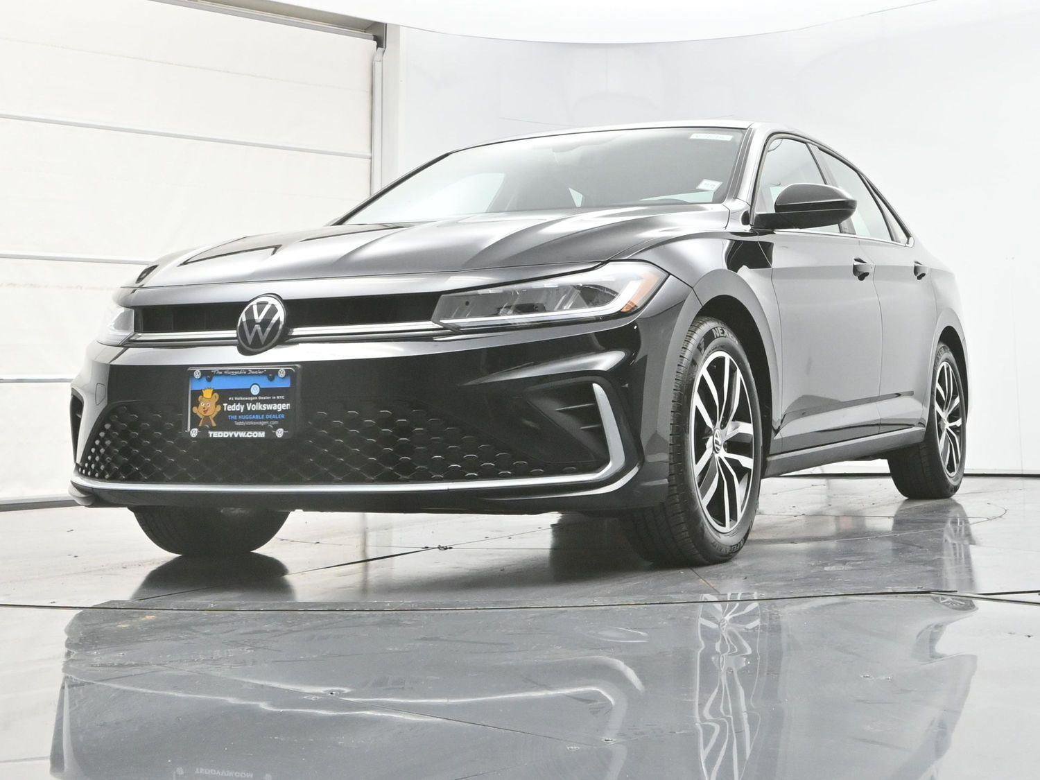 Certified 2025 Volkswagen Jetta SE w/ Sunroof Package image 27