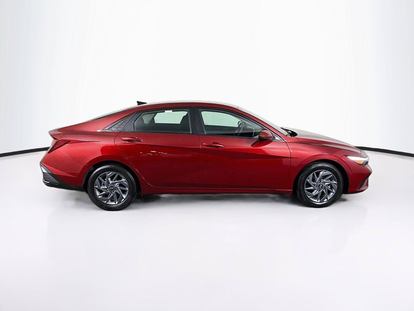 Used 2024 Hyundai Elantra SEL FWD image 12