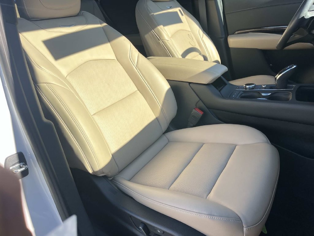 Certified 2024 Cadillac XT4 Premium Luxury AWD/4WD image 29
