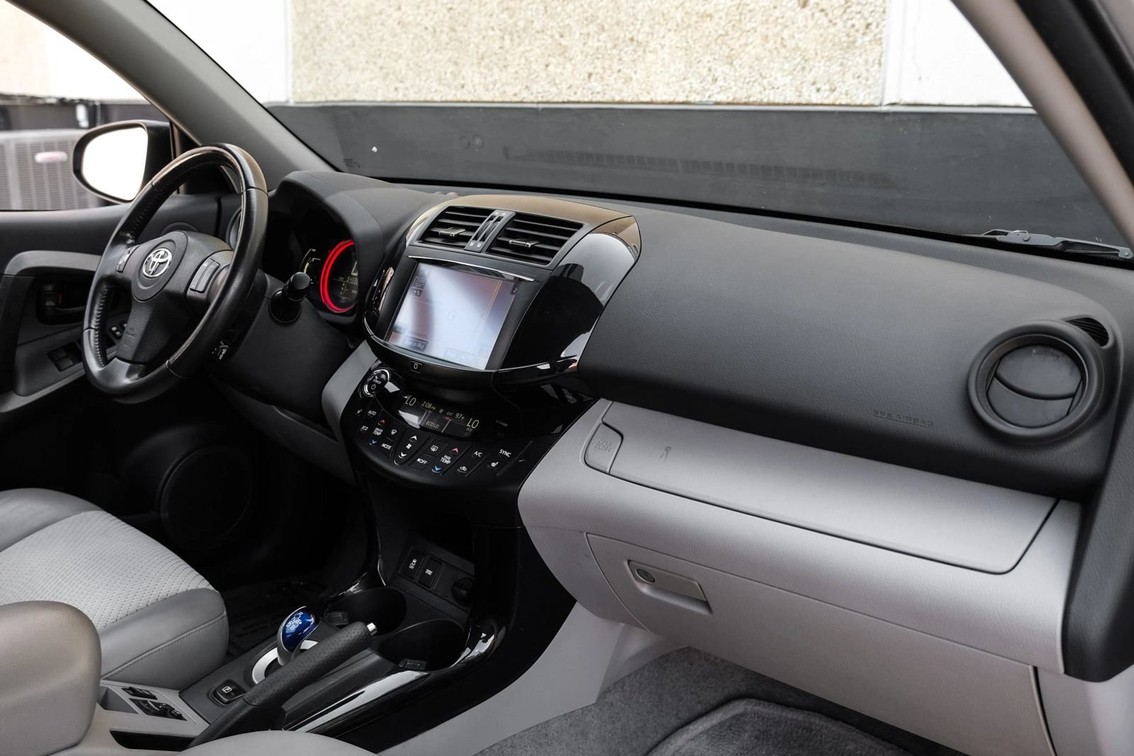 Used 2014 Toyota RAV4 EV FWD image 10