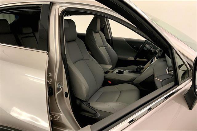 Used 2024 Toyota Venza XLE image 6