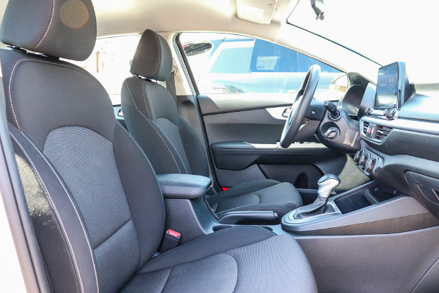 Used 2022 Kia Forte LXS w/ LXS Technology Package FWD image 17
