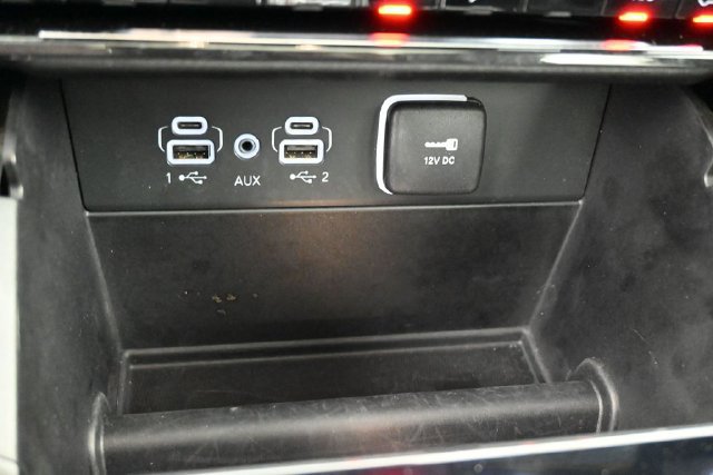 Used 2024 Jeep Grand Cherokee Overland w/ Trailer Tow Package AWD/4WD image 17