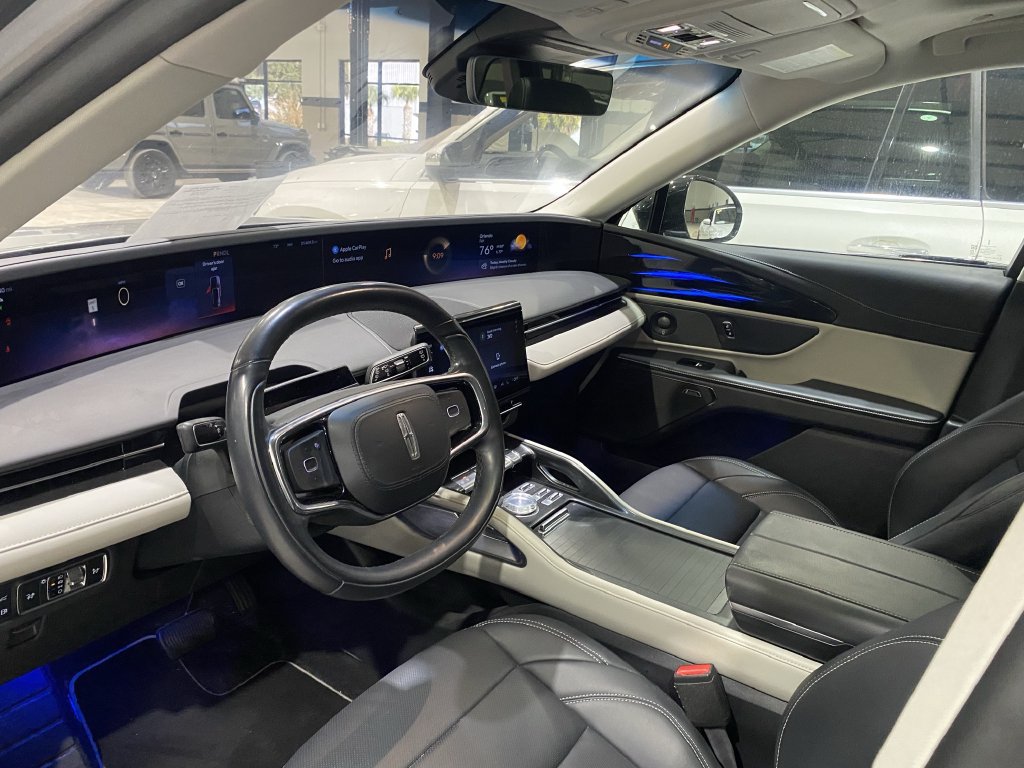Used 2024 Lincoln Nautilus Premier w/ Equipment Group 102A AWD/4WD image 2