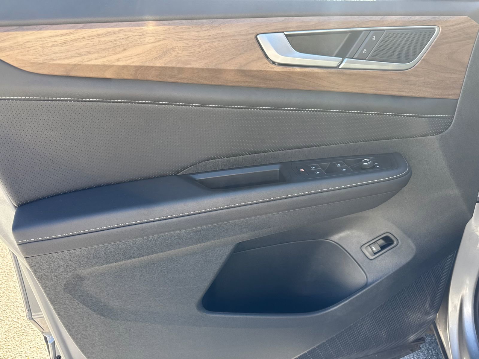 Used 2025 Volkswagen Atlas SE image 10