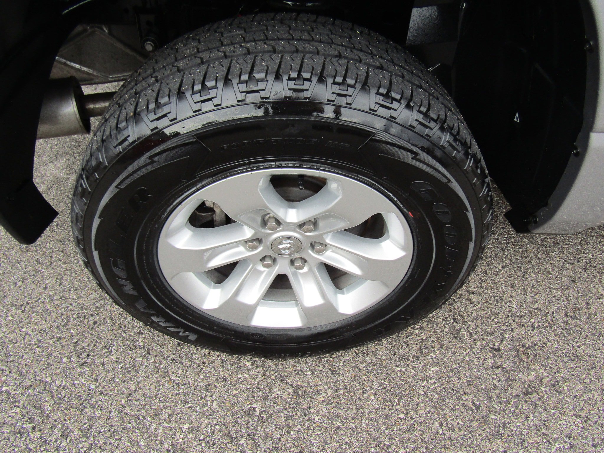 Used 2024 RAM 1500 Laramie AWD/4WD image 12