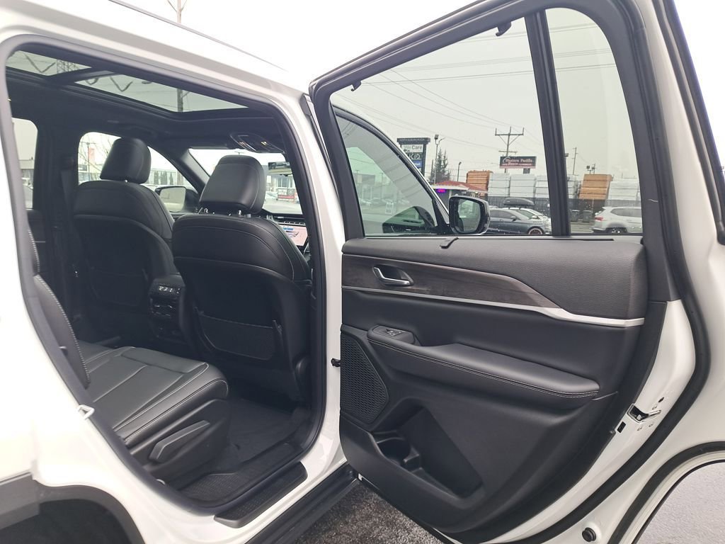 New 2025 Jeep Grand Cherokee L Limited w/ Luxury Tech Group II image 14