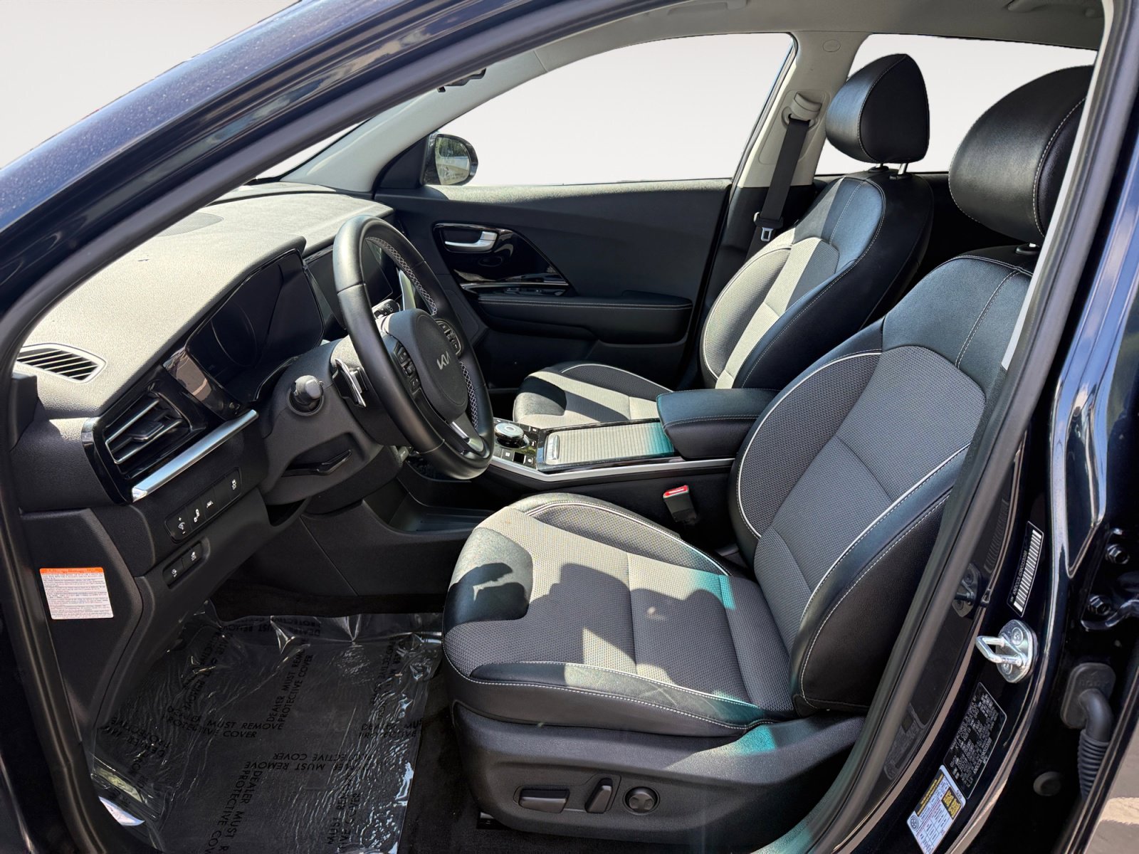 Used 2022 Kia Niro EX image 10