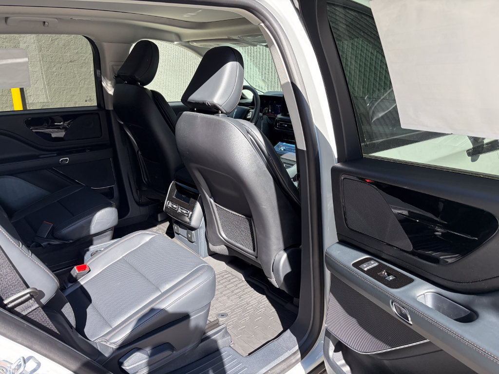 New 2027 Lincoln Aviator AWD w/ Jet Appearance Package image 23