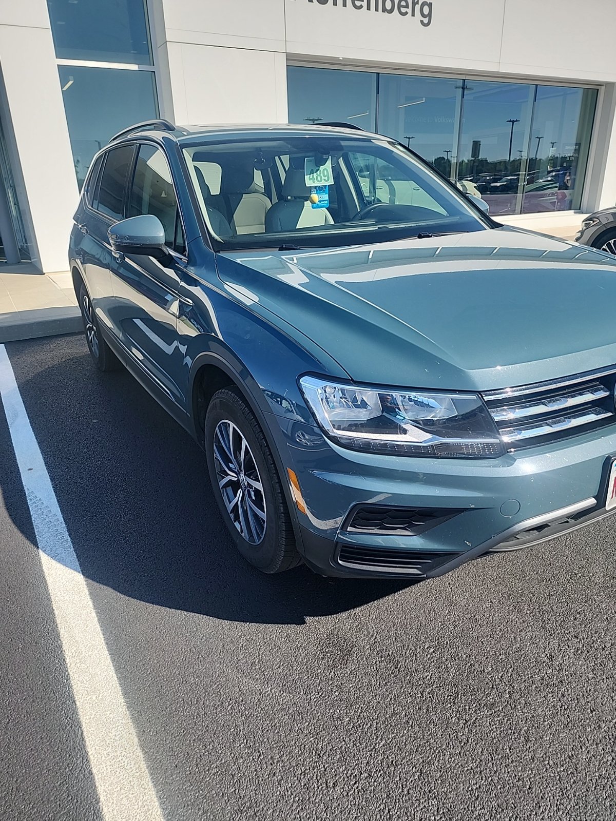 Used 2020 Volkswagen Tiguan SE w/ Panoramic Sunroof Package