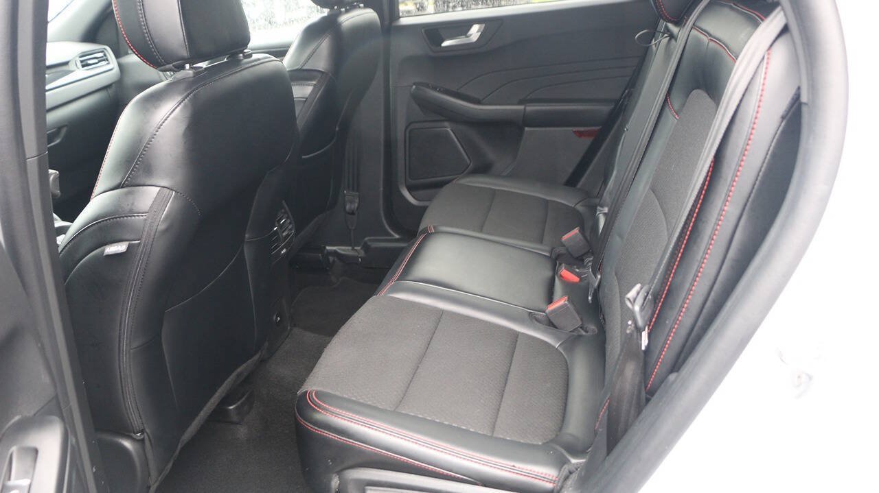 Certified 2025 Ford Escape ST-Line Select AWD/4WD image 13