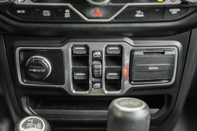 Used 2023 Jeep Wrangler Unlimited Sahara w/ Cold Weather Group AWD/4WD image 35