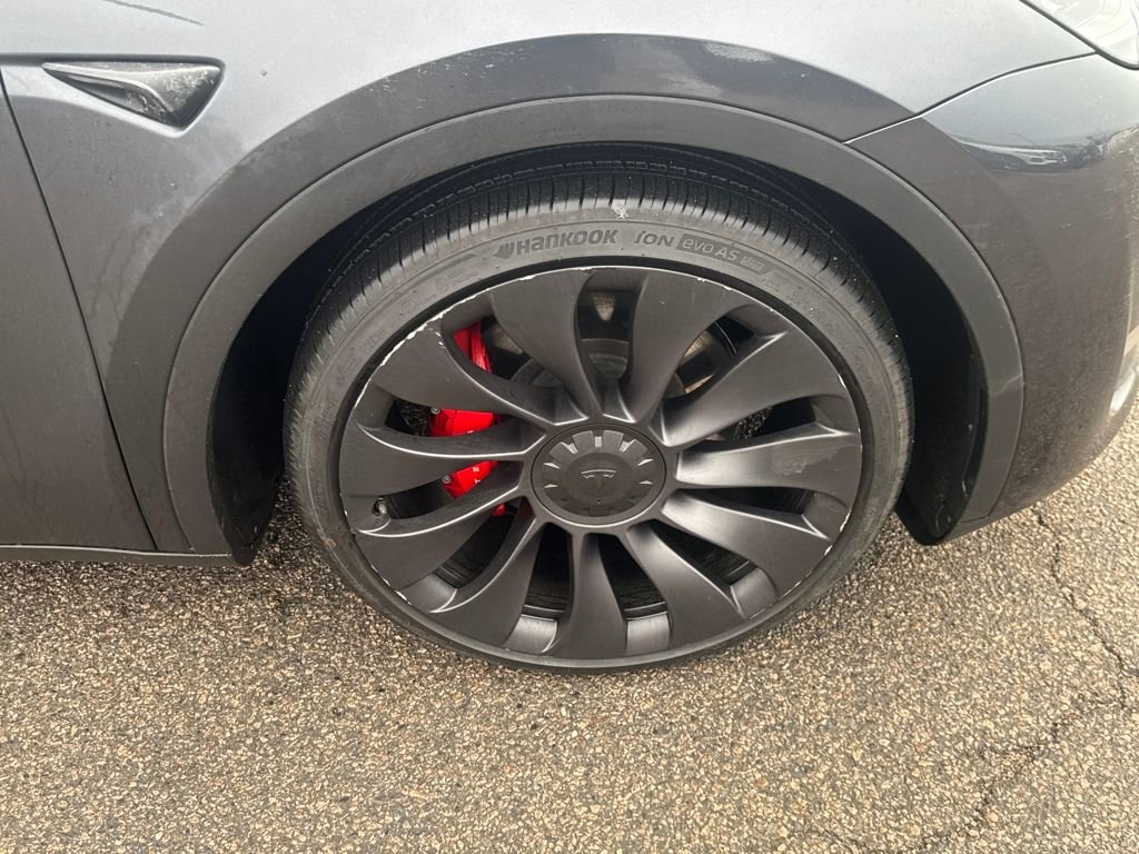 Used 2024 Tesla Model Y Performance image 39
