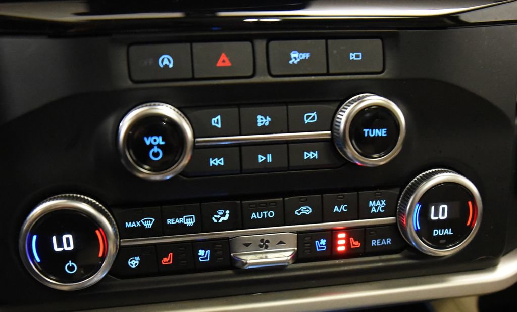 Used 2024 Ford Expedition Limited image 28