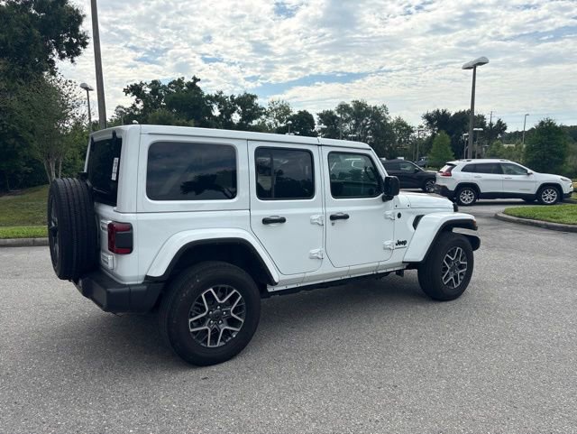 Used 2025 Jeep Wrangler Unlimited Sahara AWD/4WD image 7