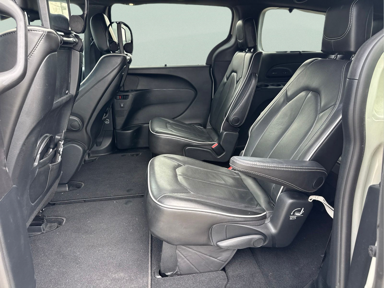 Certified 2020 Chrysler Pacifica Limited FWD image 17