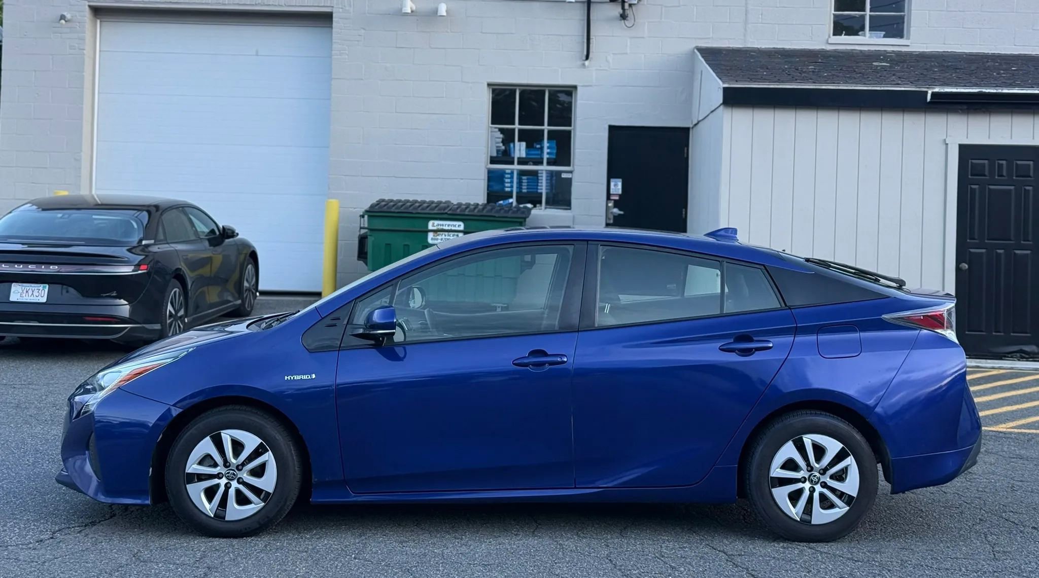 Used 2017 Toyota Prius Three w/ Carpet Mat Package FWD image 5