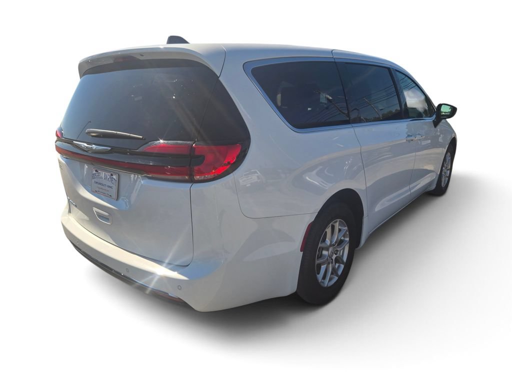 Used 2025 Chrysler Pacifica Select FWD image 4