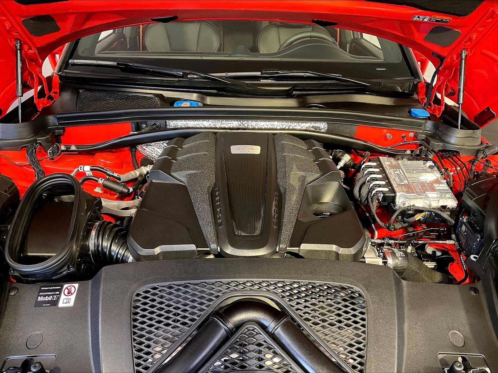 Certified 2026 Porsche Macan GTS AWD/4WD image 32