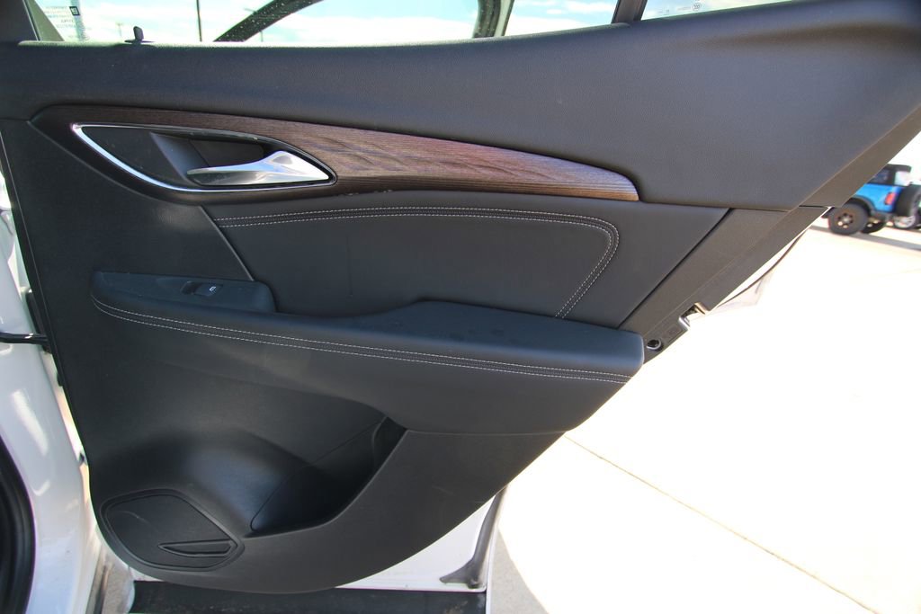 Used 2023 Buick Envision Avenir image 42