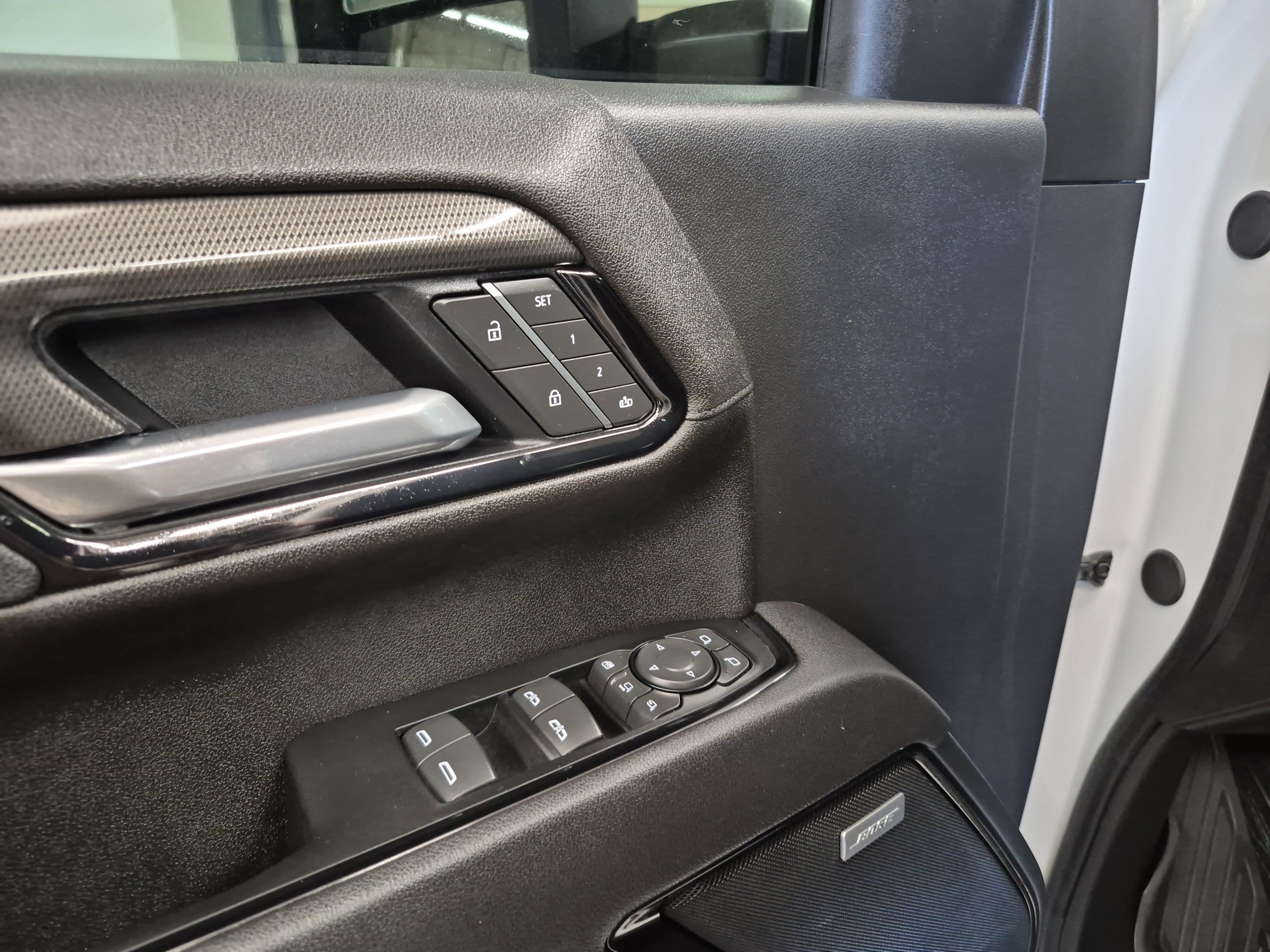 Used 2025 GMC Sierra 2500 AT4 w/ AT4 Premium Plus Package AWD/4WD image 19
