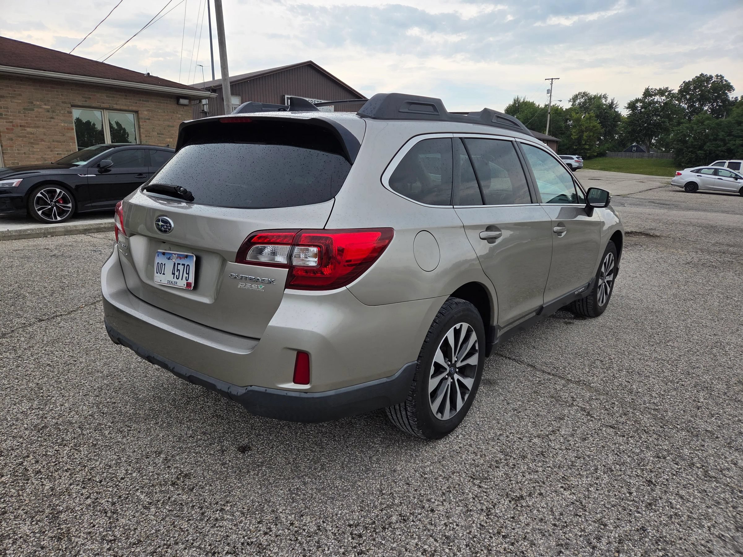 Used 2016 Subaru Outback 2.5i Limited AWD/4WD image 5