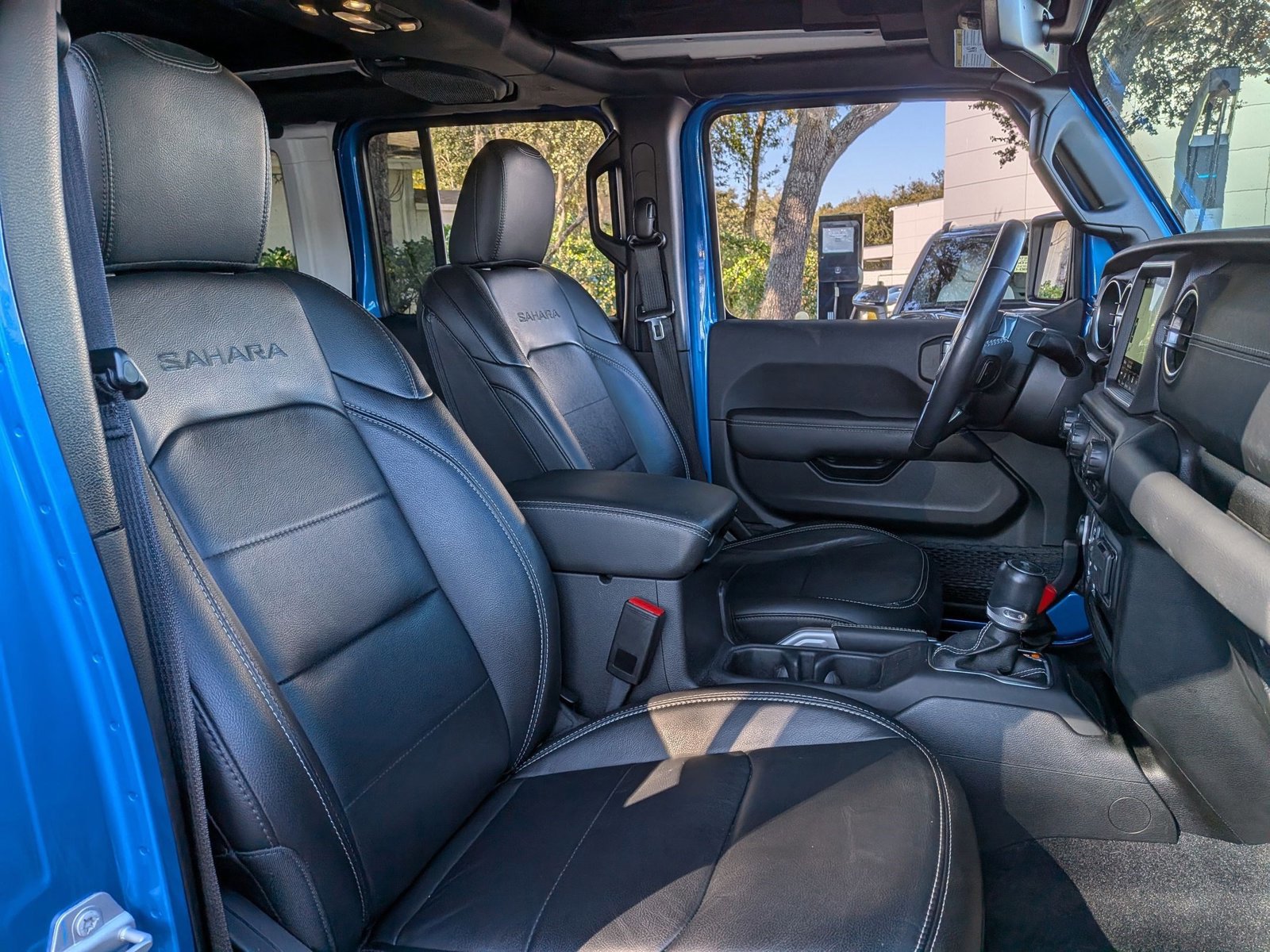 Used 2022 Jeep Wrangler Unlimited Sahara w/ Cold Weather Group image 18