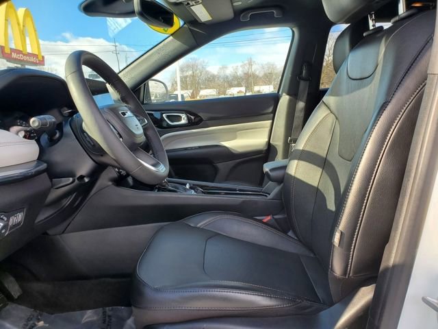 Used 2023 Jeep Compass Limited image 4