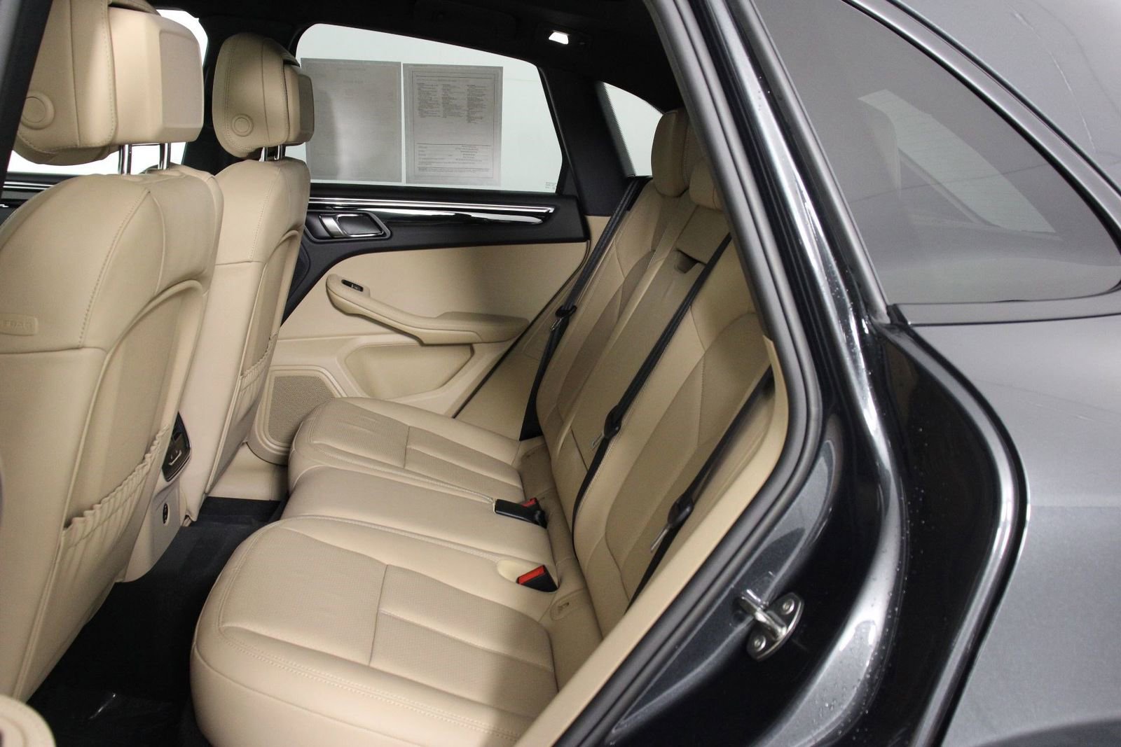 Certified 2025 Porsche Macan image 33