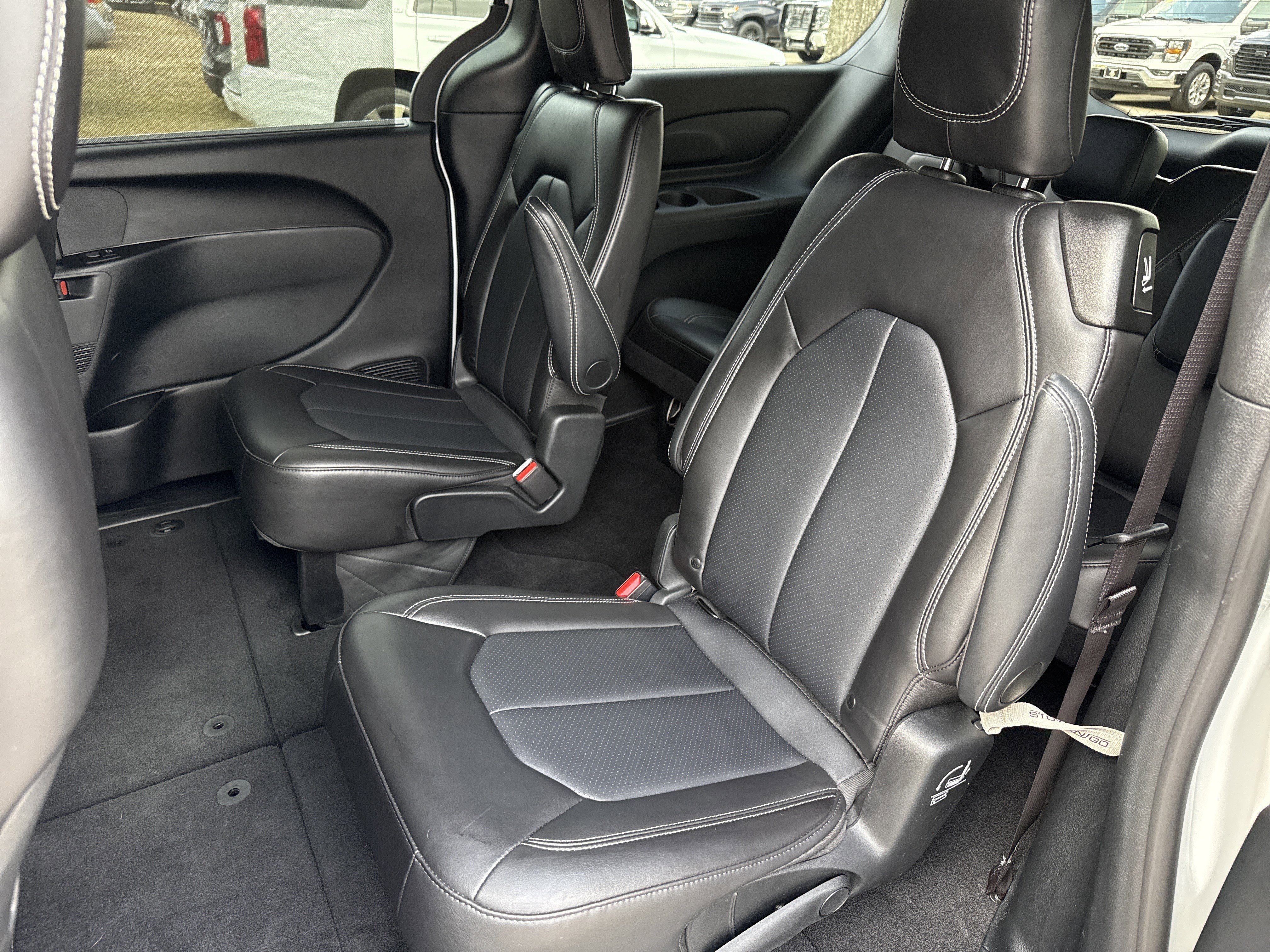 Used 2025 Chrysler Pacifica Select image 20