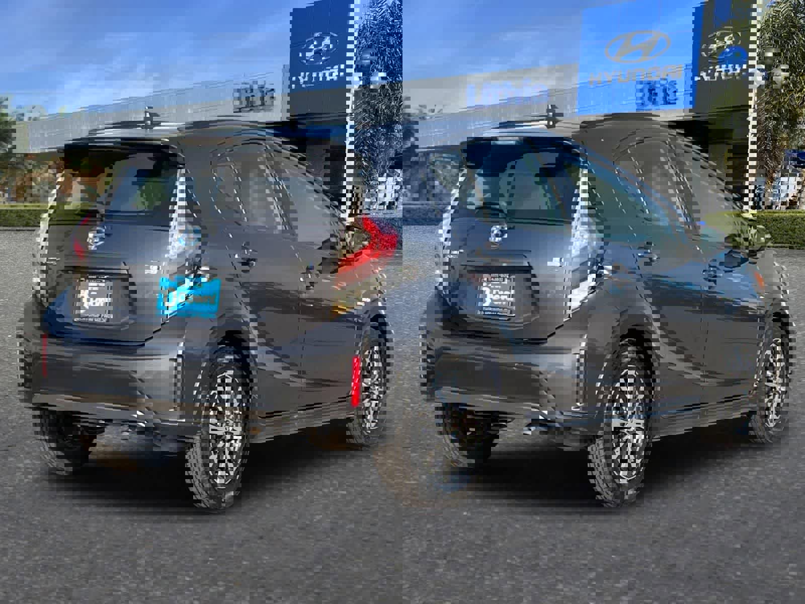 Used 2018 Toyota Prius C One image 3