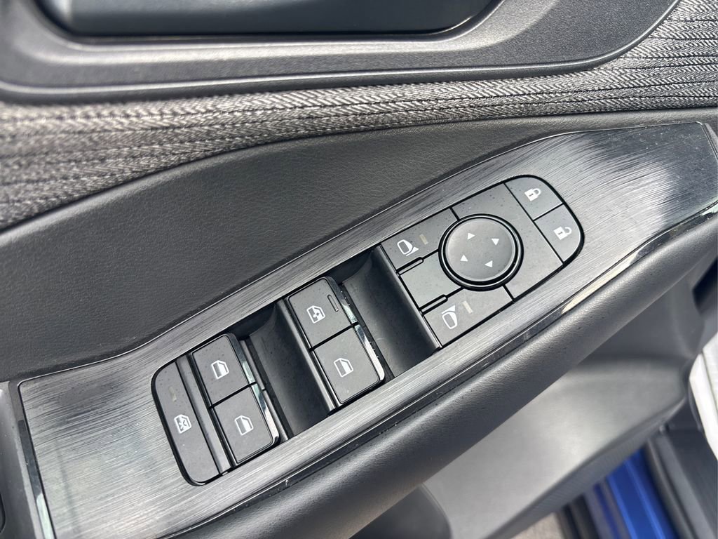 Used 2023 Nissan Rogue S image 32