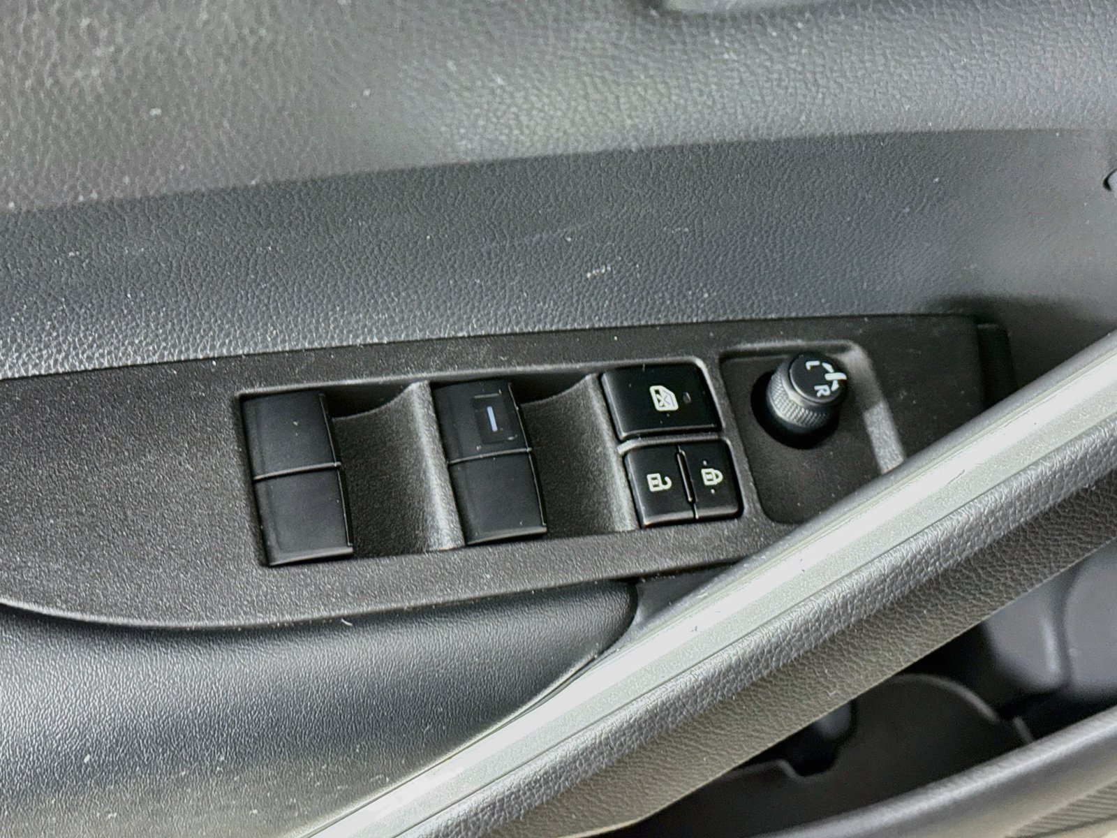 Certified 2025 Toyota Corolla Cross AWD Hybrid image 17