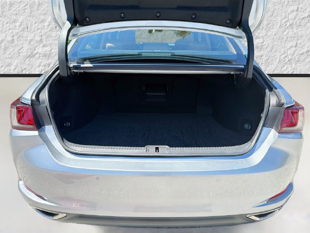 Used 2024 Lexus ES 350 w/ Technology Package FWD image 12