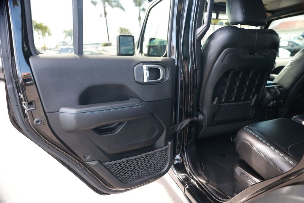 Used 2022 Jeep Wrangler Unlimited Rubicon 4xe w/ Cold Weather Group AWD/4WD image 38