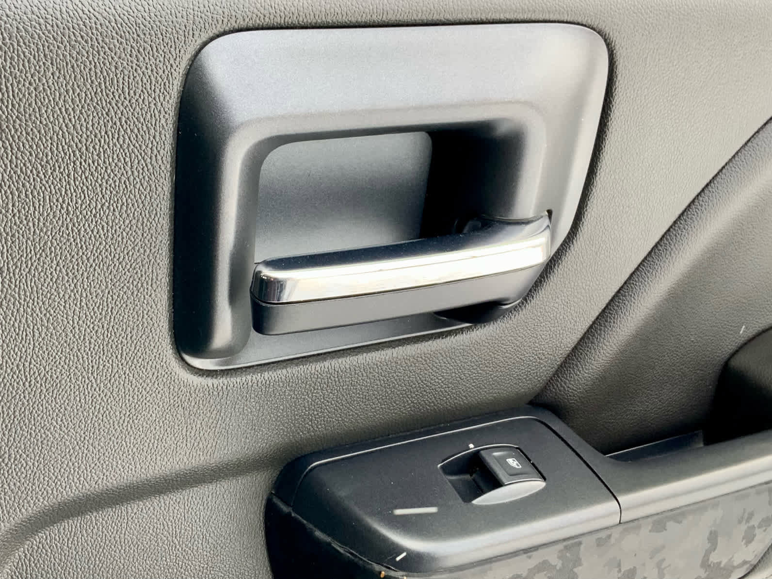 Used 2018 Chevrolet Silverado 1500 High Country image 44