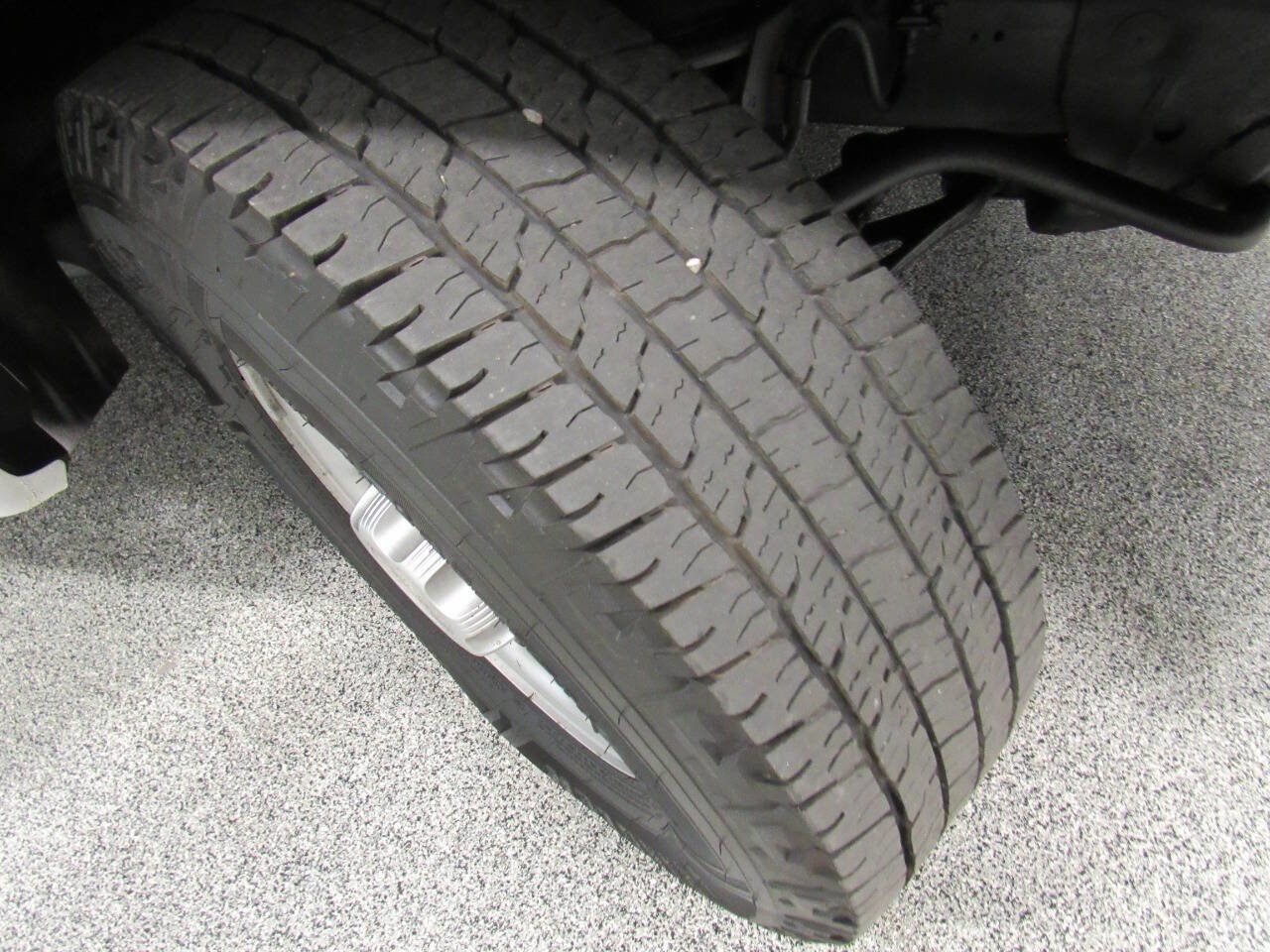 Used 2020 Chevrolet Express 3500 w/ Driver Convenience Package image 28