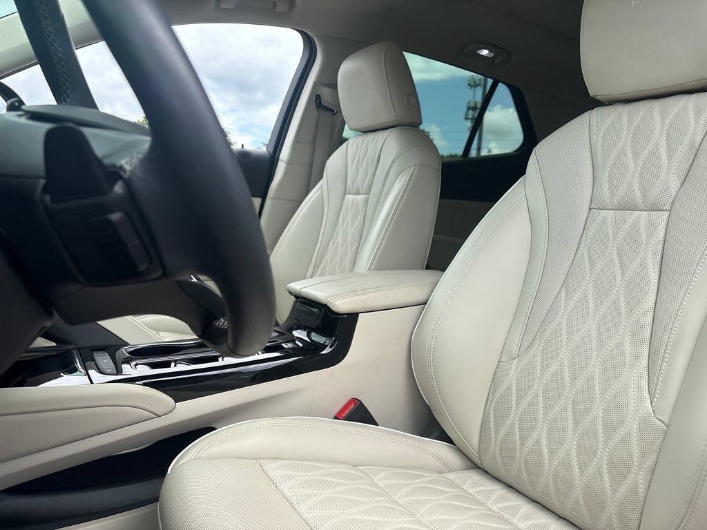 Used 2023 Buick Envision Avenir FWD image 4