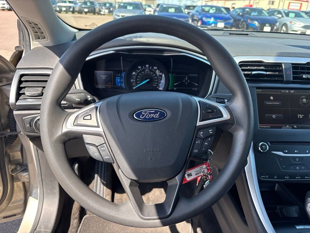 Used 2015 Ford Fusion SE FWD image 17
