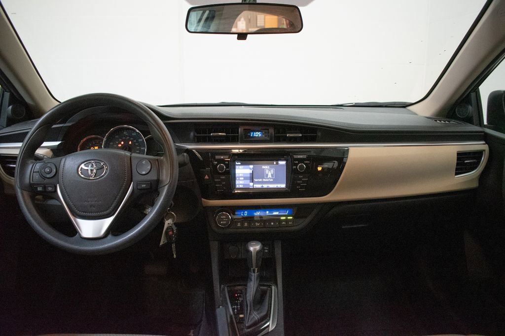 Used 2016 Toyota Corolla LE FWD image 11