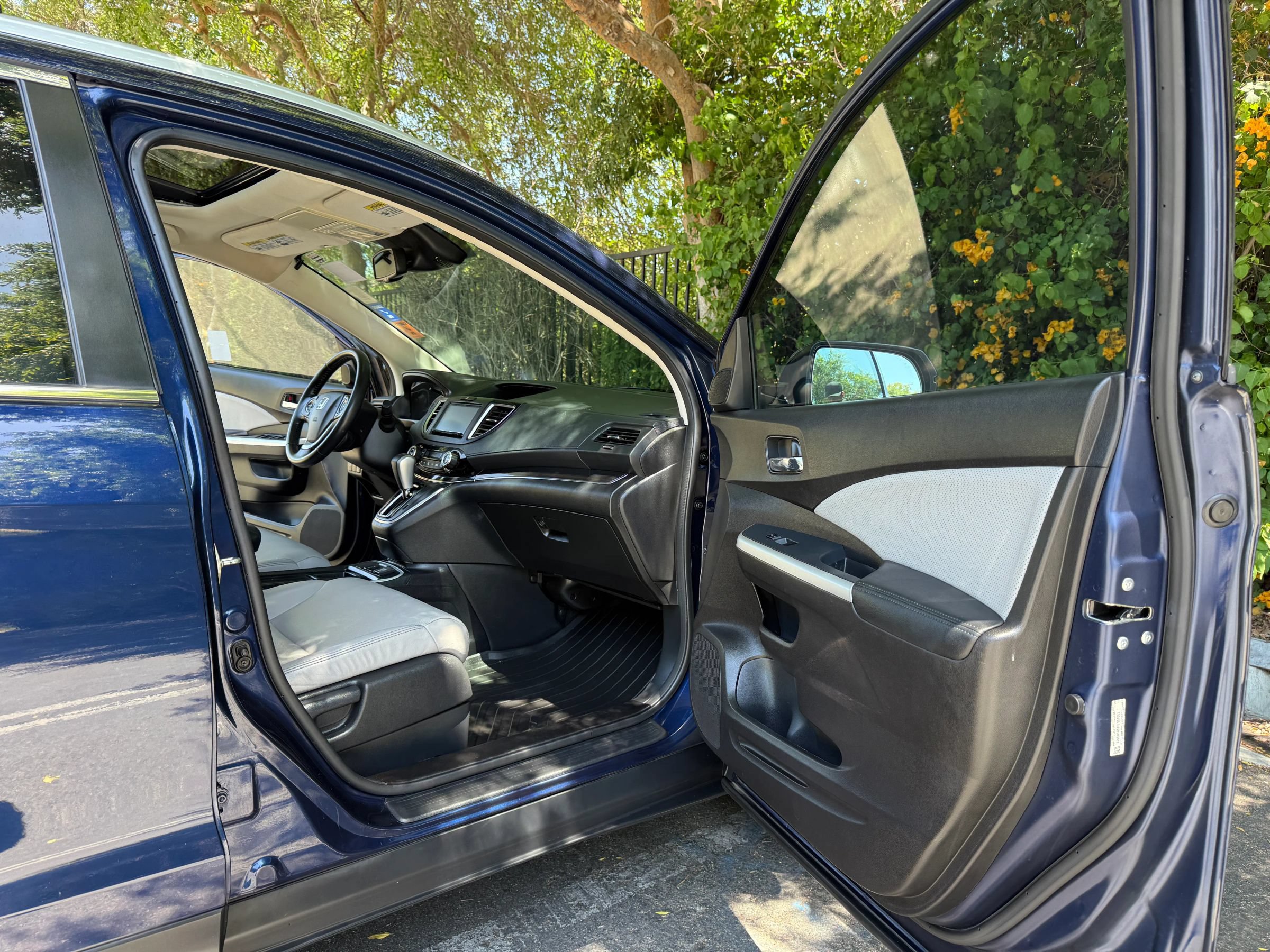 Used 2015 Honda CR-V Touring image 11