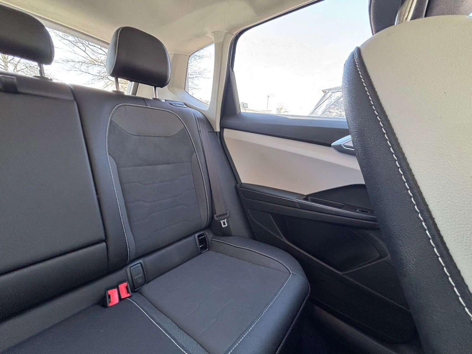 Used 2025 Volkswagen Taos SE image 38