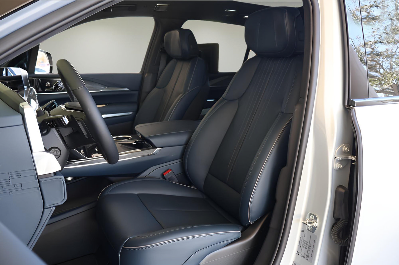 New 2025 Cadillac Escalade IQ Luxury 2 AWD/4WD image 12