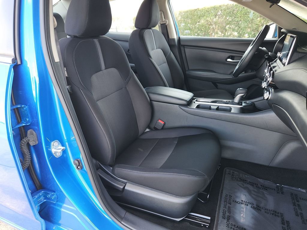 Used 2025 Nissan Sentra SV FWD image 15